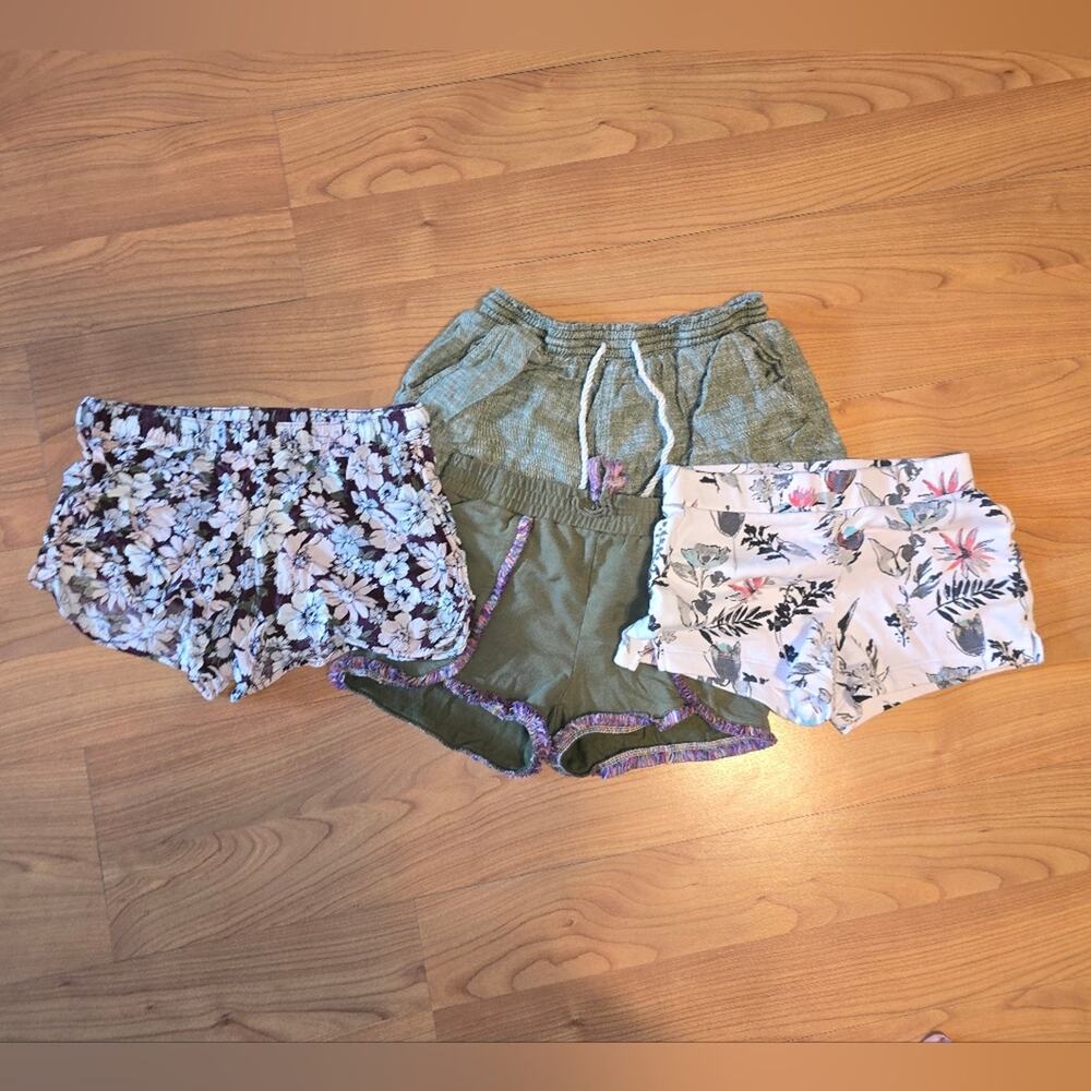 Mossimo Supply Co Green and White Casual Dress Shorts Set of 4 Medium
